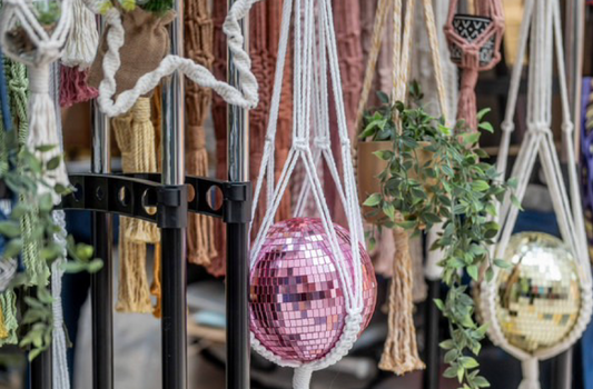How to Hang a Macramé Plant Hanger | Sambrini Studio