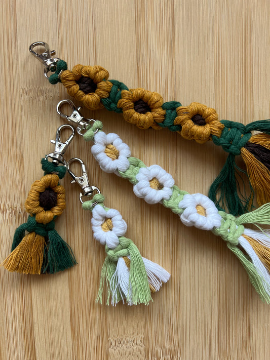 🌸 Mini Flower Keychain – Single Bloom Charm